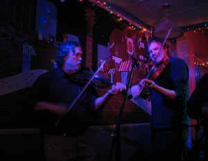 twin_fiddles595.jpg (148882 bytes)