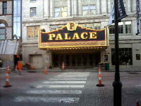 palace_entrance_bh.jpg (68601 bytes)