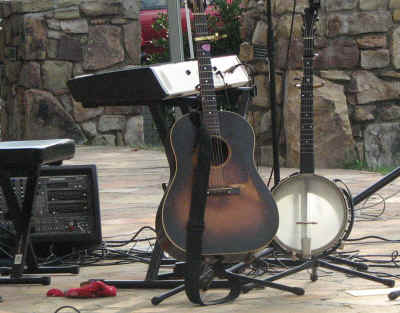 banjo_sunlight_2144.jpg (145887 bytes)