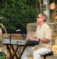 mike2187.jpg (102178 bytes)